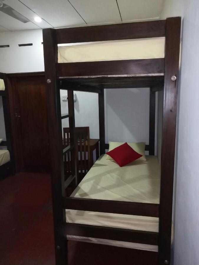 Docrid Hostel Weligama Buitenkant foto